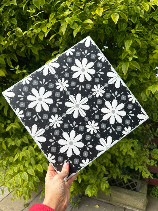 STOCK - floral tiles black - pack of 21
